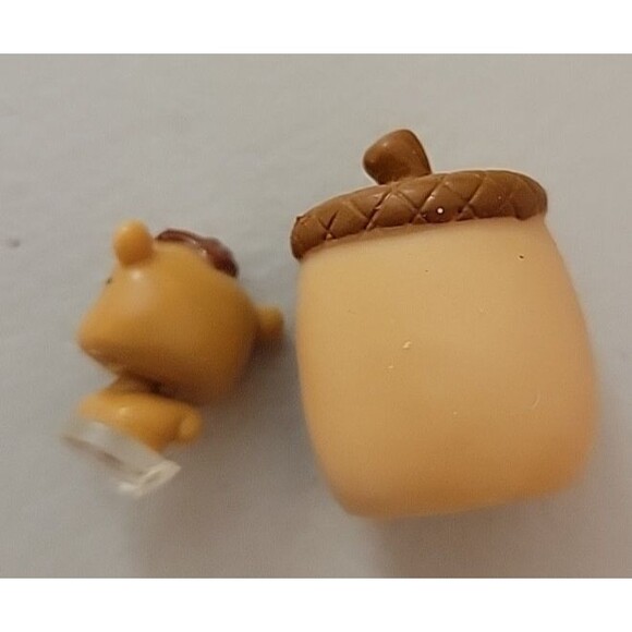 Littlest Pet Shop LPS Teeniest Tiniest Squirrel with Nut House accessory - Picture 3 of 4